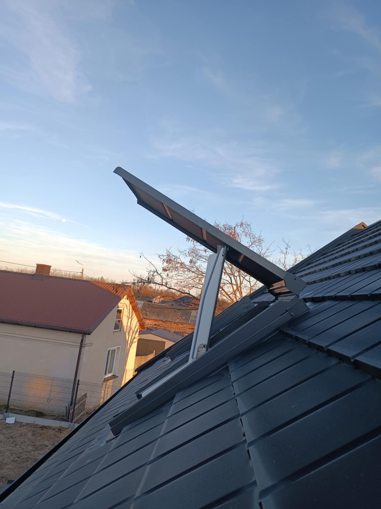 Markiza nie ogranicza okna