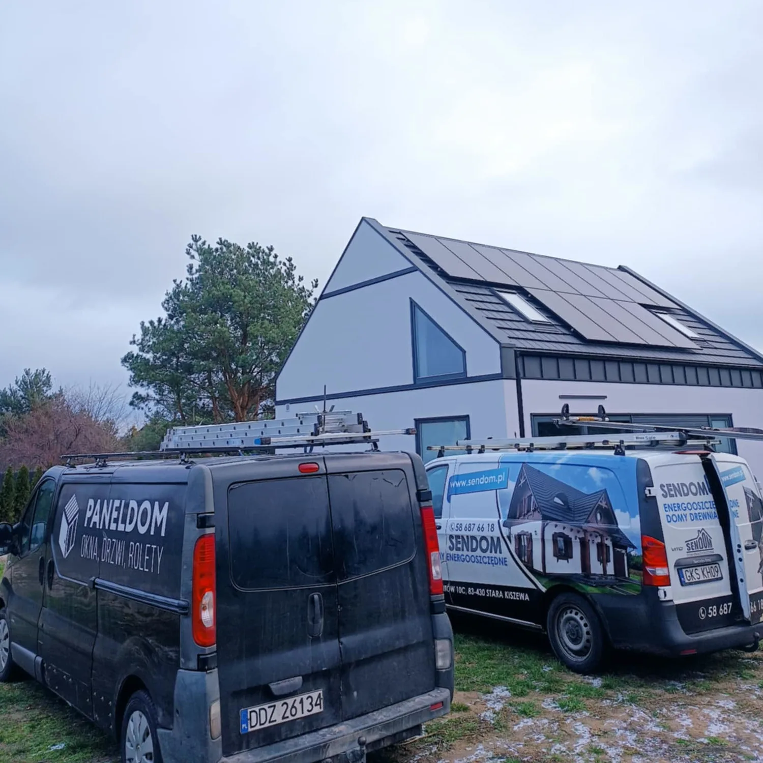 Auto pod domem Sendom