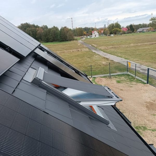 Markizy dachowe dla nowoczesnego stylu i komfortu Zewnętrzne markizy dachowe, nowoczesny design, ochrona przeciwsłoneczna i termiczna.