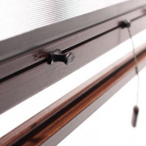 moskitiera-rolowana-pionowa-uchwyty moskitiera-rolowana-pionowa-uchwyty