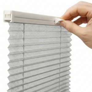 Z uchwytami na belce