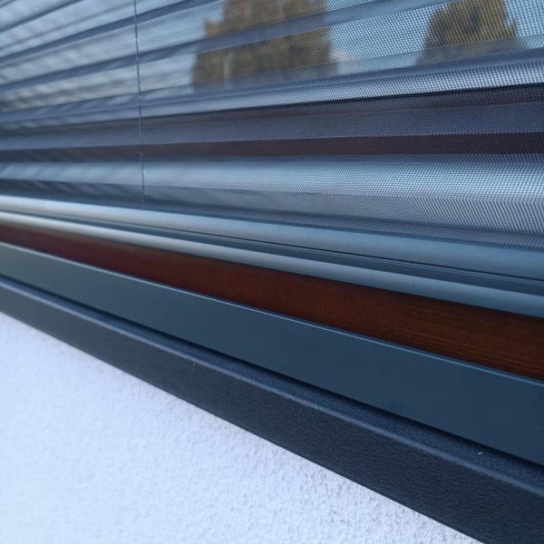 moskitiera-plisowana-pionowa-do-domow-sendom-dolna-belka moskitiera-plisowana-pionowa-do-domow-sendom-dolna-belka