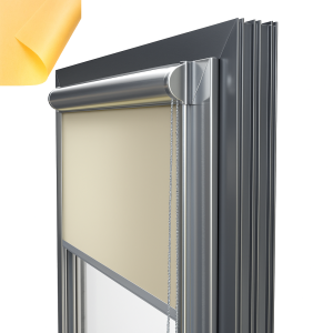Roleta materiałowa dekoracyjna rozpraszająca światło w aluminiowej kasecie z prowadnicami (do okien aluminiowych)